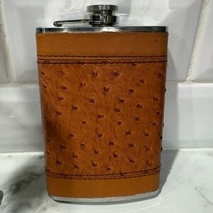 Silver - Brown Ostrich Skin Design - Stainless Steel - Flask 8oz